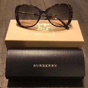 NWT NIB Authentic Burberry Sunglasses BE 4238